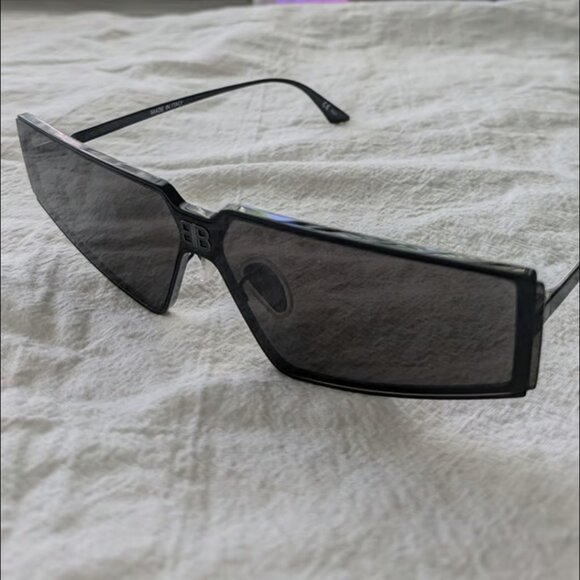 BALENCIAGA Black Thin Angular Sunglasses - Picture 4 of 7